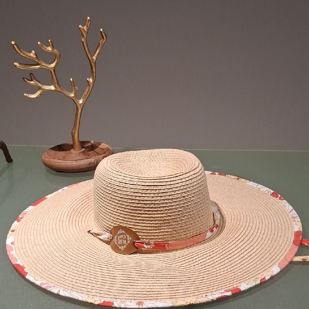 Rip Curl Tan and Red Wide-Brimmed Hat